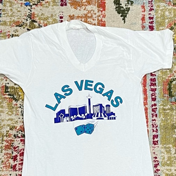 Vintage Las Vegas 1980s Casino Tourism Single Stitch Travel 80s Vneck Tshirt - Picture 3 of 4